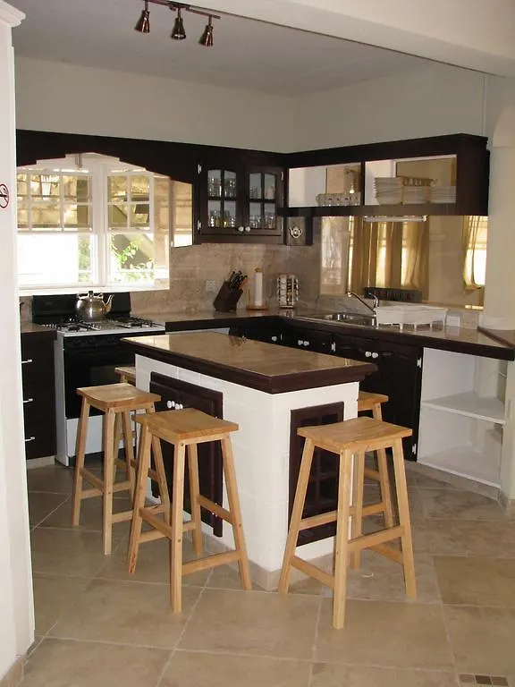 Apartments In Maya'S Bajan Villas Christ Church 0*,