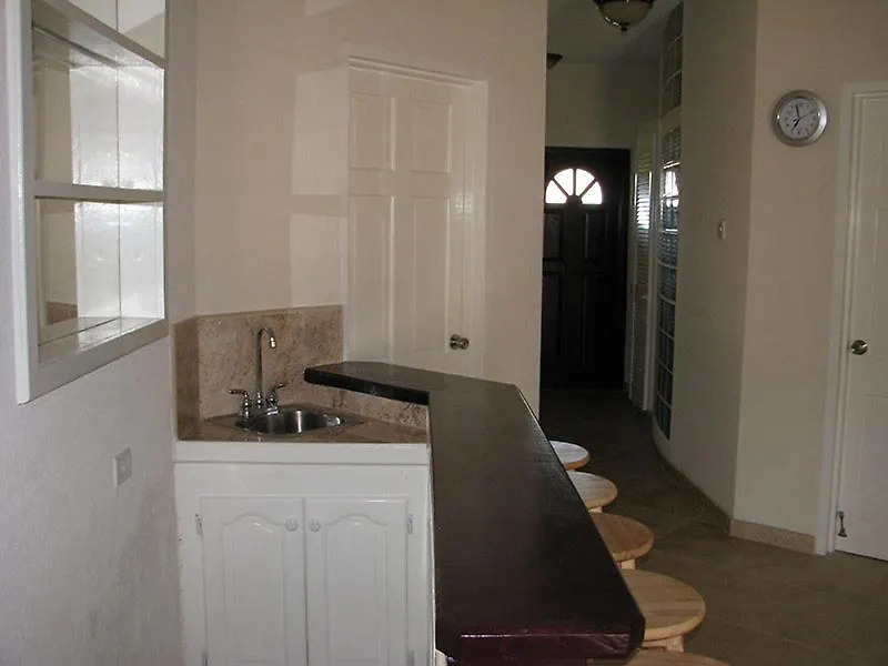 קרייסט צ'רץ' Apartments In Maya'S Bajan Villas  קרייסט צ'רץ'